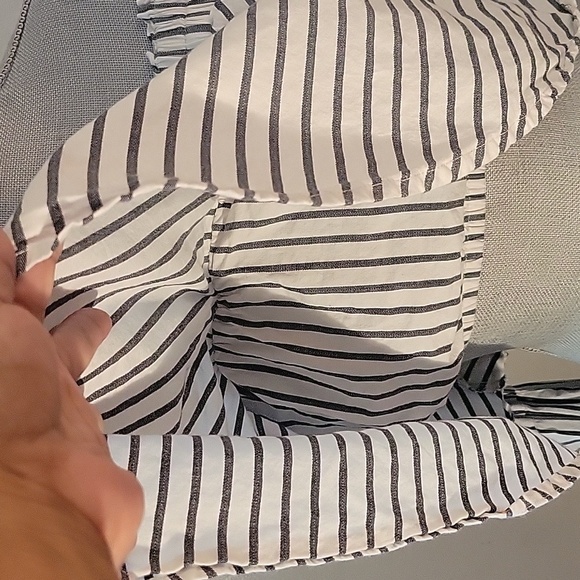 bebe Black & White Stripe Off the Shoulder Crop Top w/Long Bell Sleeves Size S - Picture 2 of 9